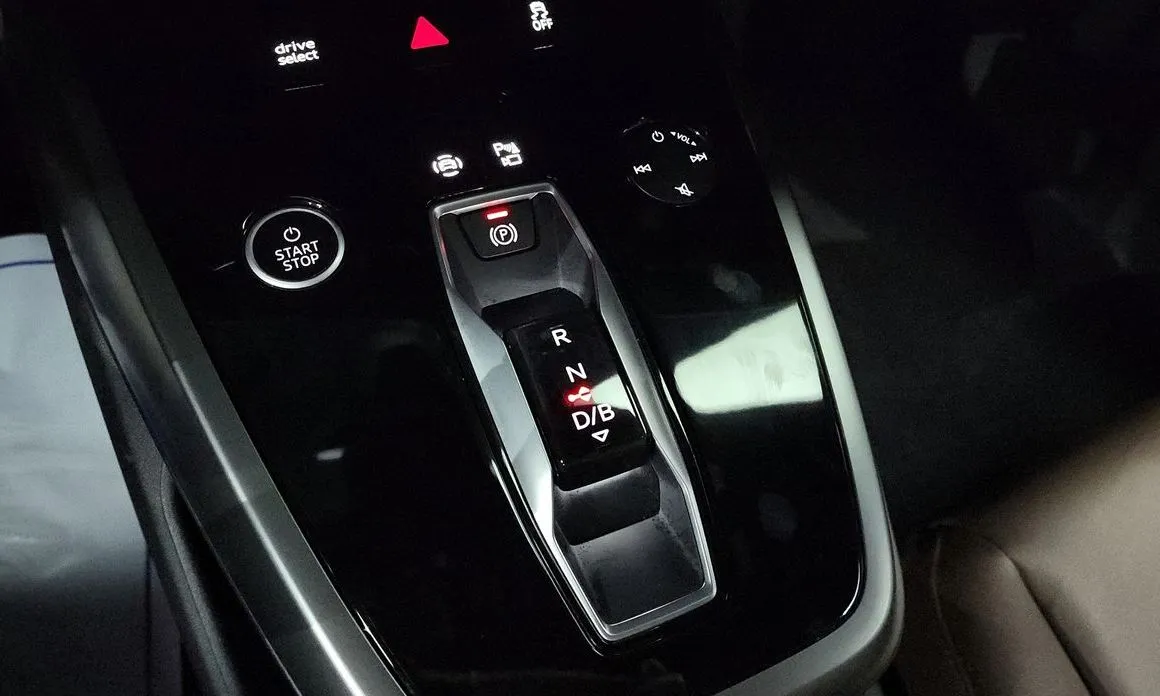 Audi Q4 e-tron 2025 из KR, фото 3