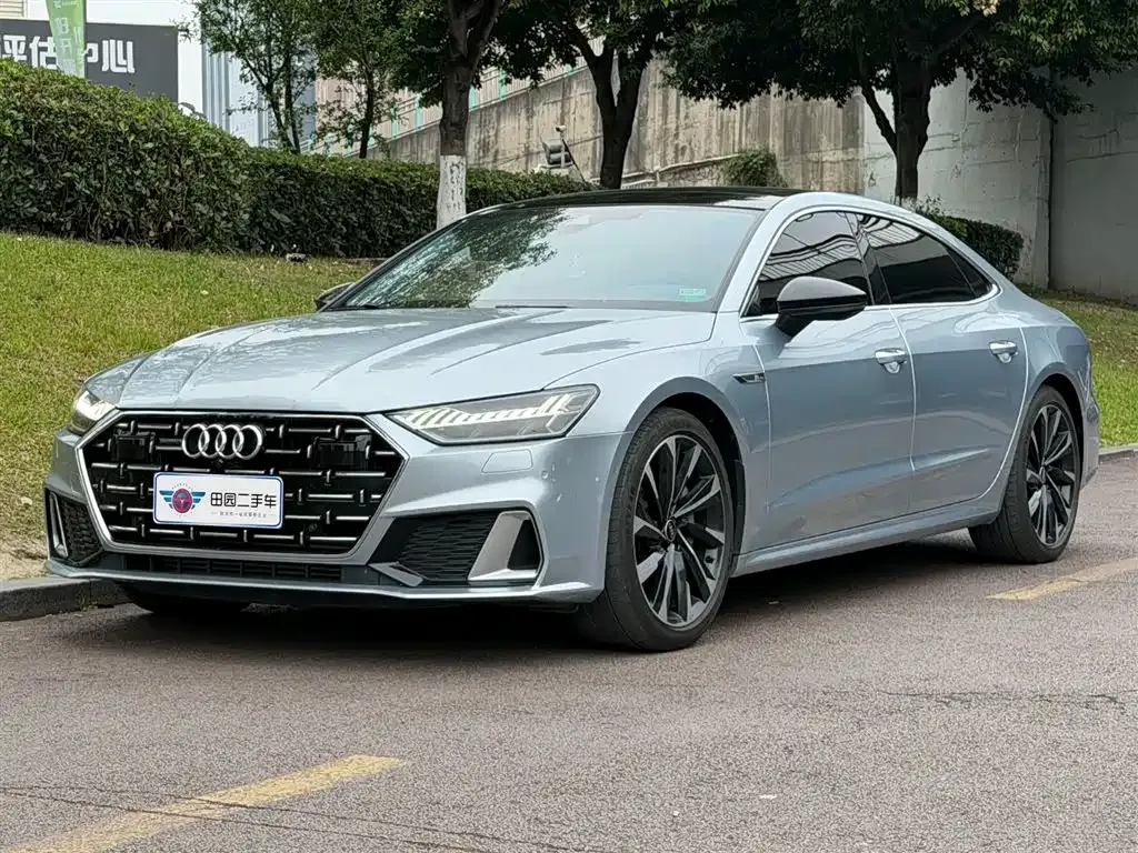 Audi A7L — фото 1