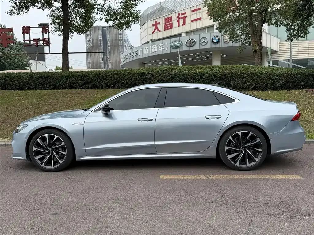 Audi A7L — фото 9