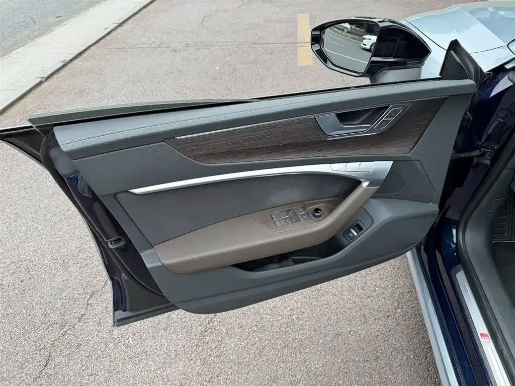 Audi A7L — фото 10