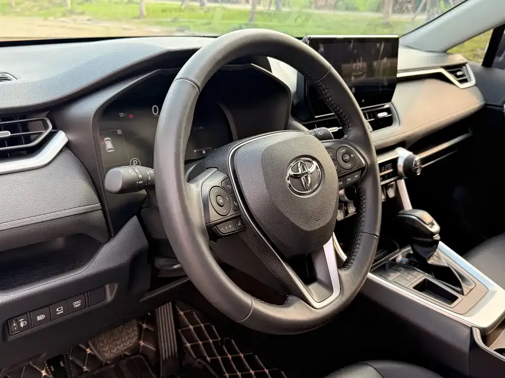 Toyota RAV4 — фото 10