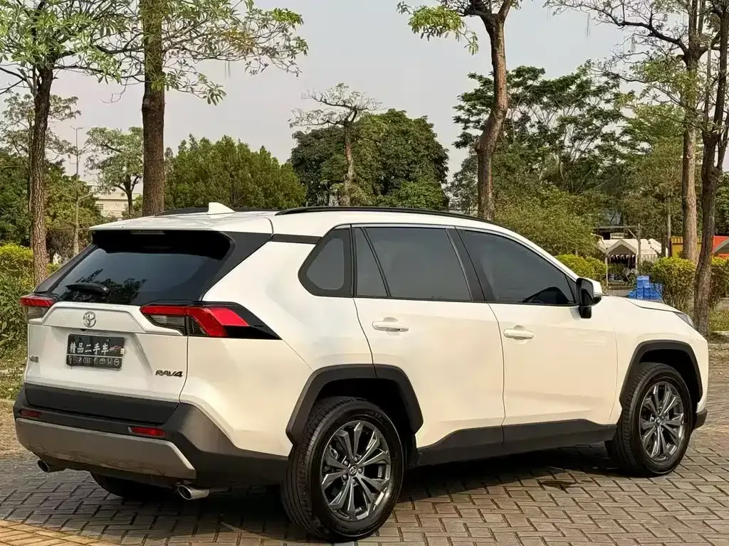 Toyota RAV4 — фото 6