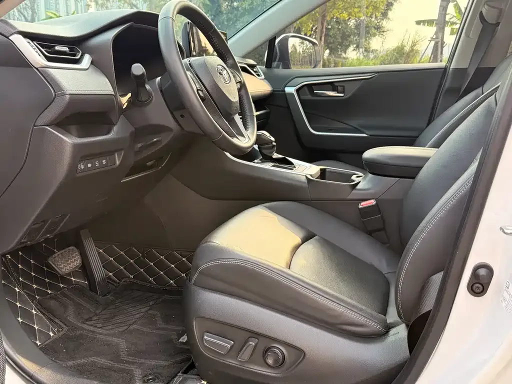 Toyota RAV4 — фото 2