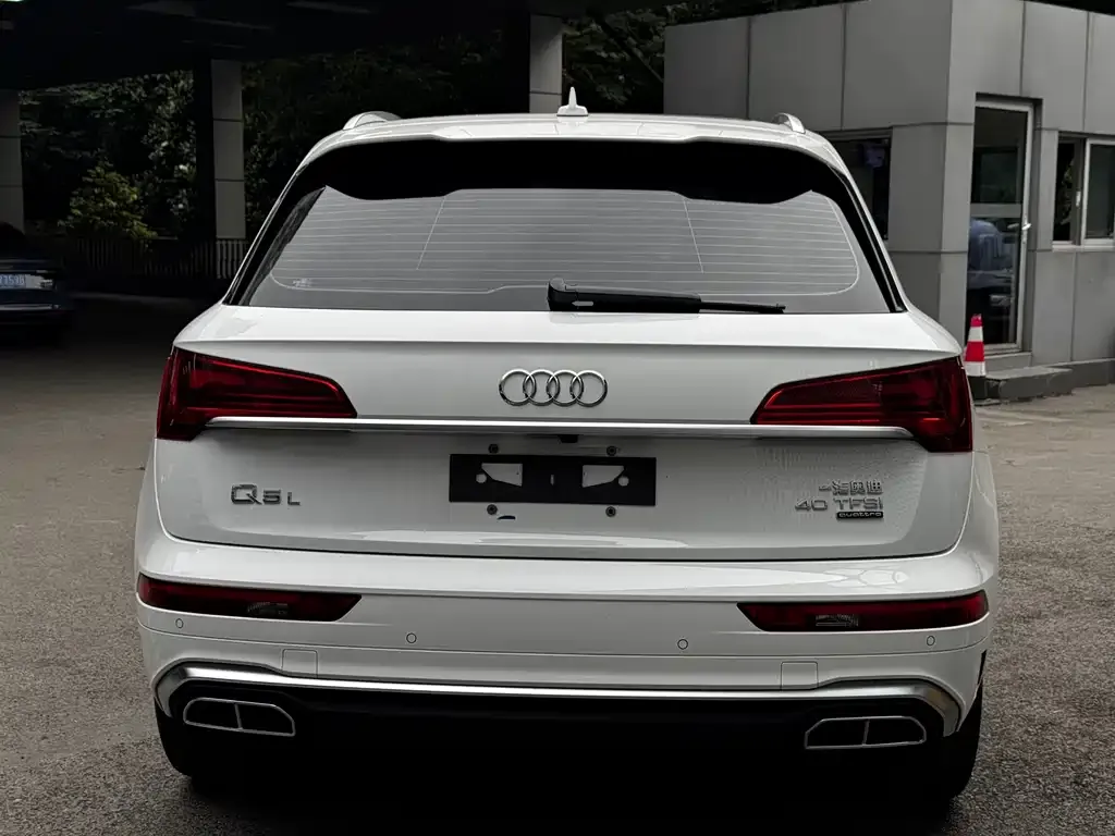 Audi Q5L — фото 10