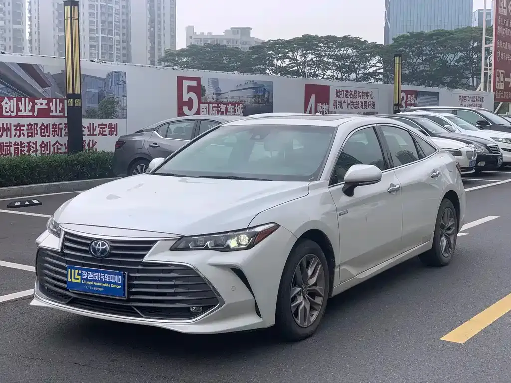Toyota Avalon — фото 1
