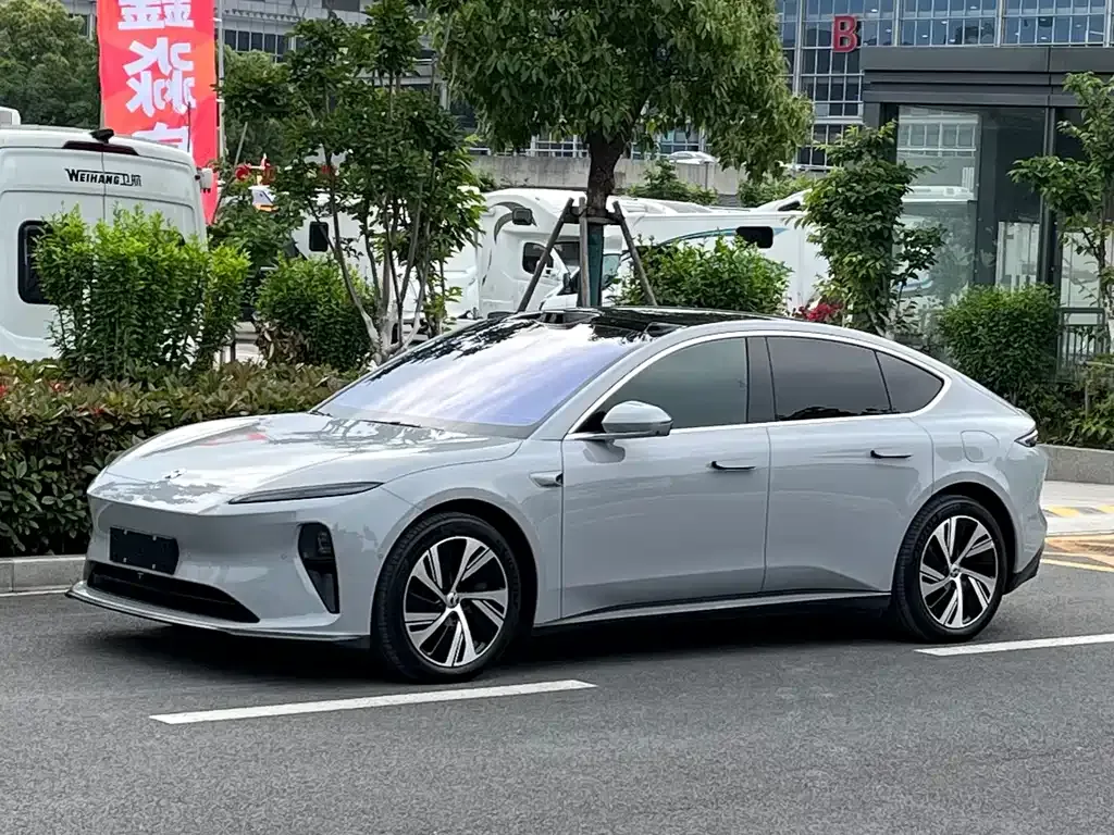 NIO ET5
