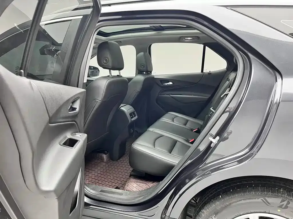 Chevrolet Equinox 2023 из CN, фото 7