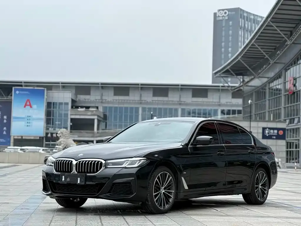 BMW 5 Series — фото 1