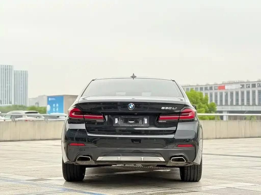 BMW 5 Series — фото 2