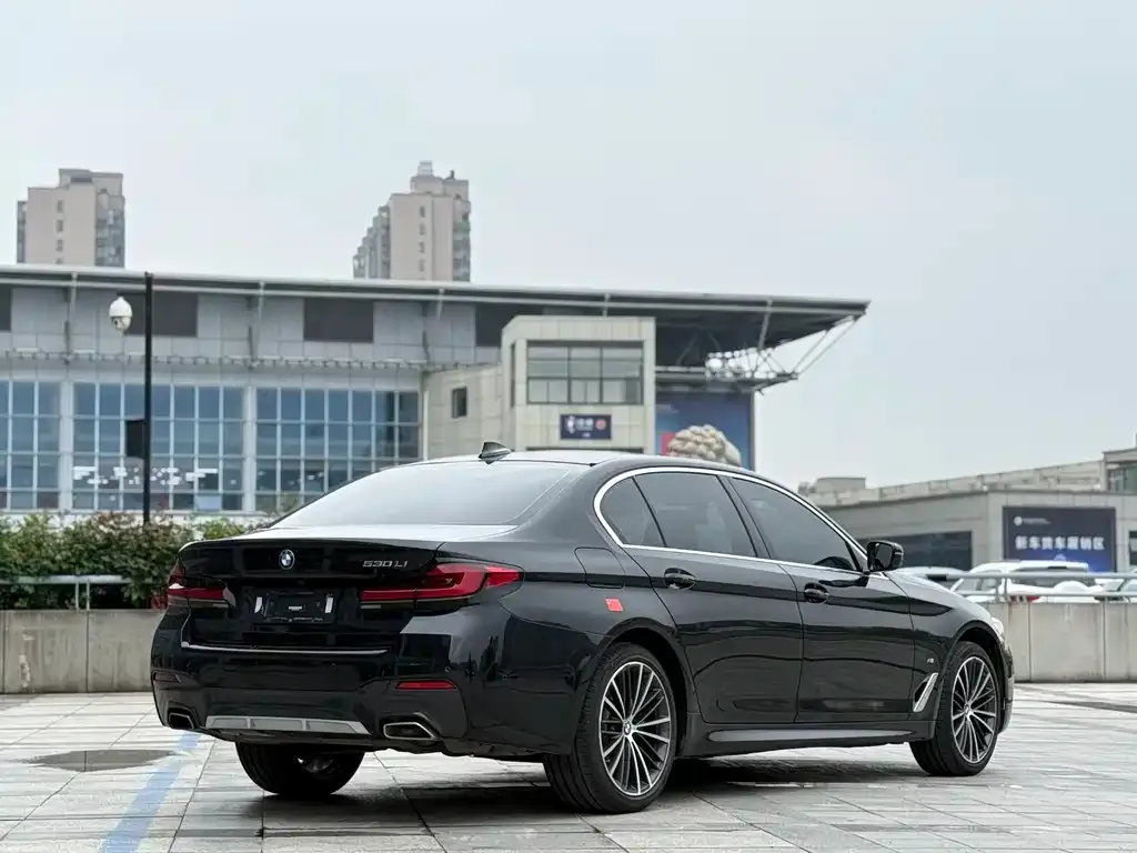 BMW 5 Series — фото 4