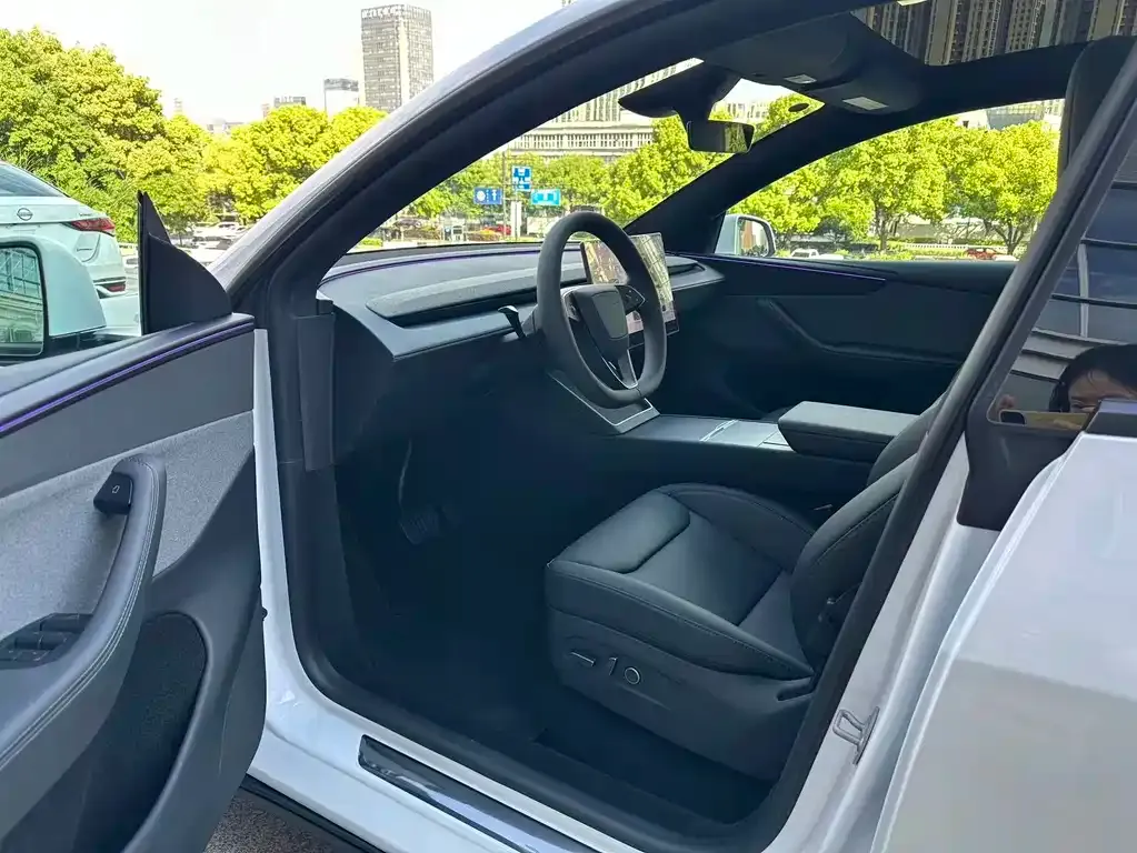 Tesla Model Y — фото 8
