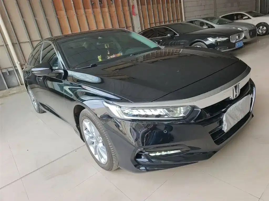 Honda Accord — фото 9