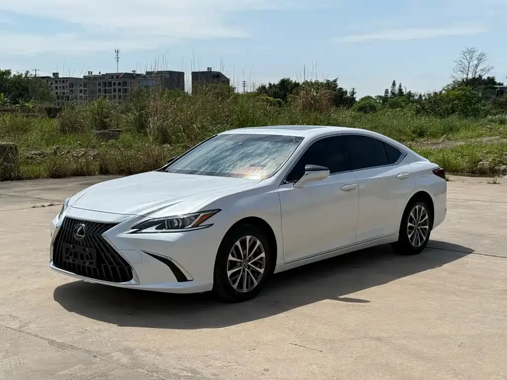Lexus ES — фото 1