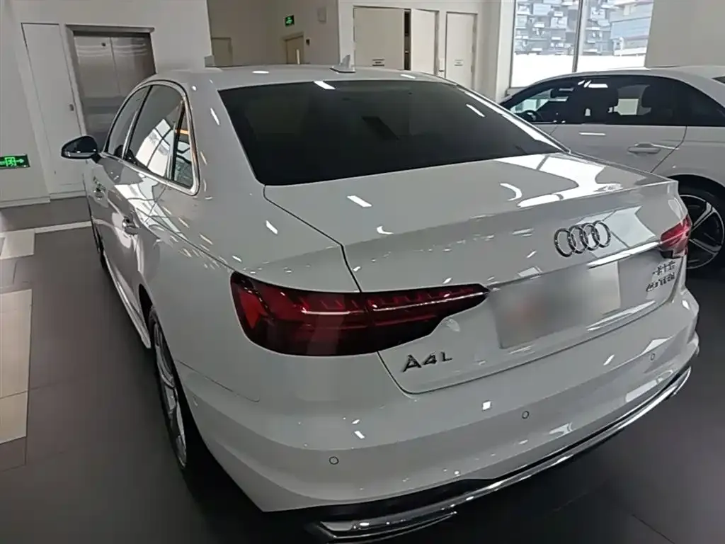 Audi A4L — фото 7