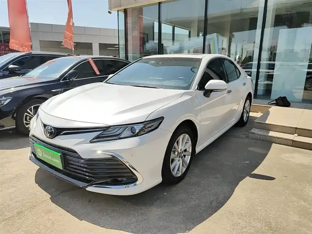 Toyota Camry — фото 10
