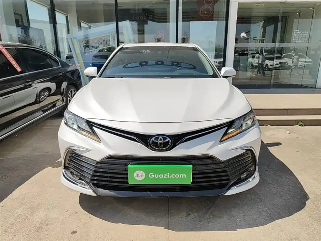 Toyota Camry — фото 5