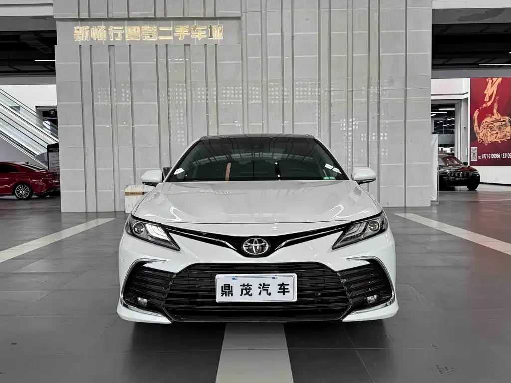Toyota Camry — фото 10