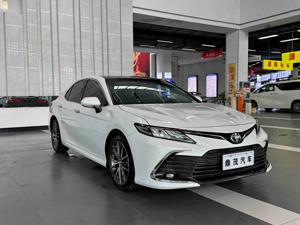 Toyota Camry — фото 7