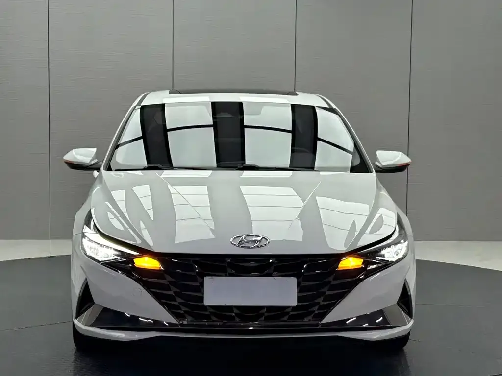 Hyundai Elantra — фото 3