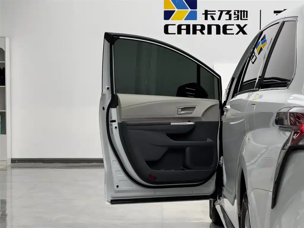 Toyota Granvia 2025 из CN, фото 2
