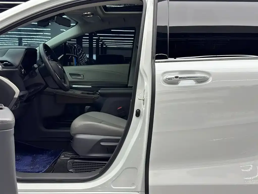 Toyota Granvia 2025 из CN, фото 10
