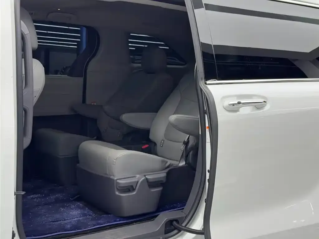 Toyota Granvia 2025 из CN, фото 4