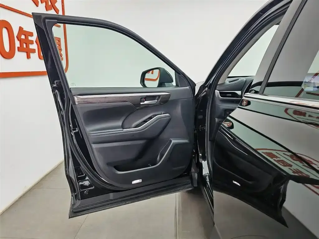Toyota Highlander — фото 10