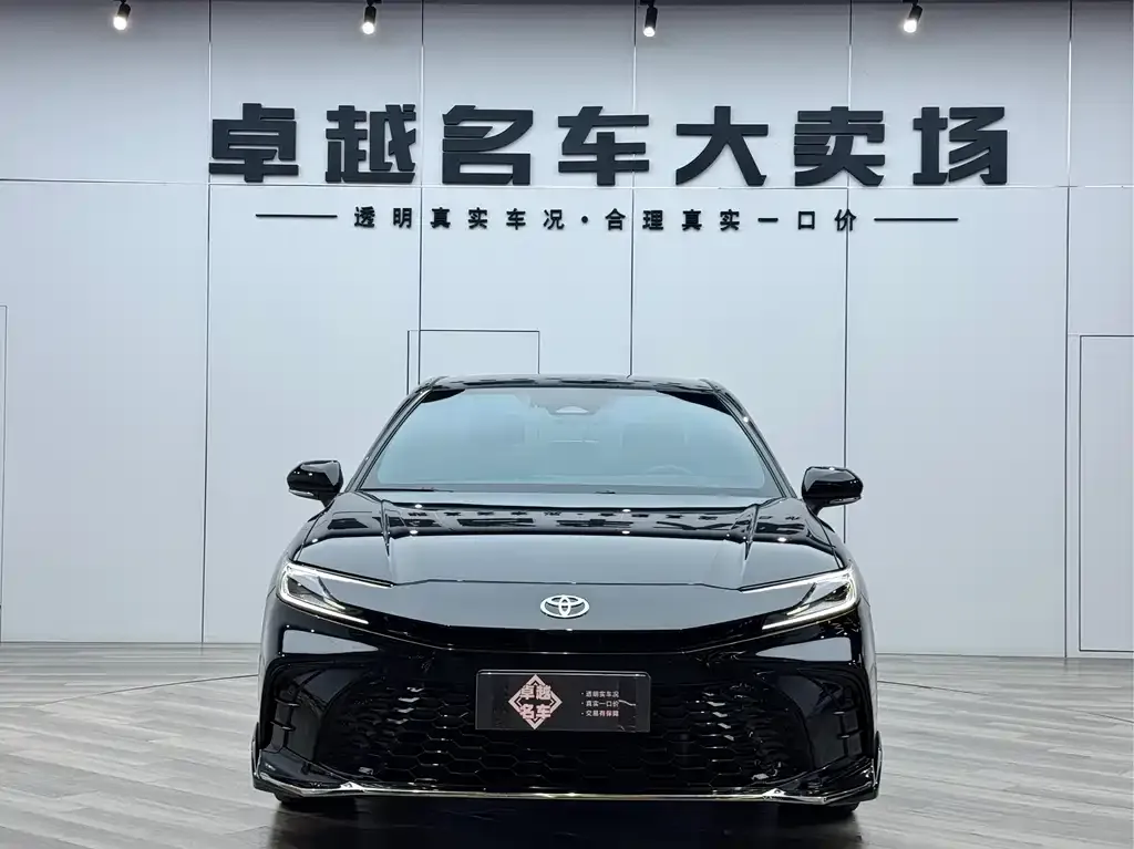 Toyota Camry — фото 2