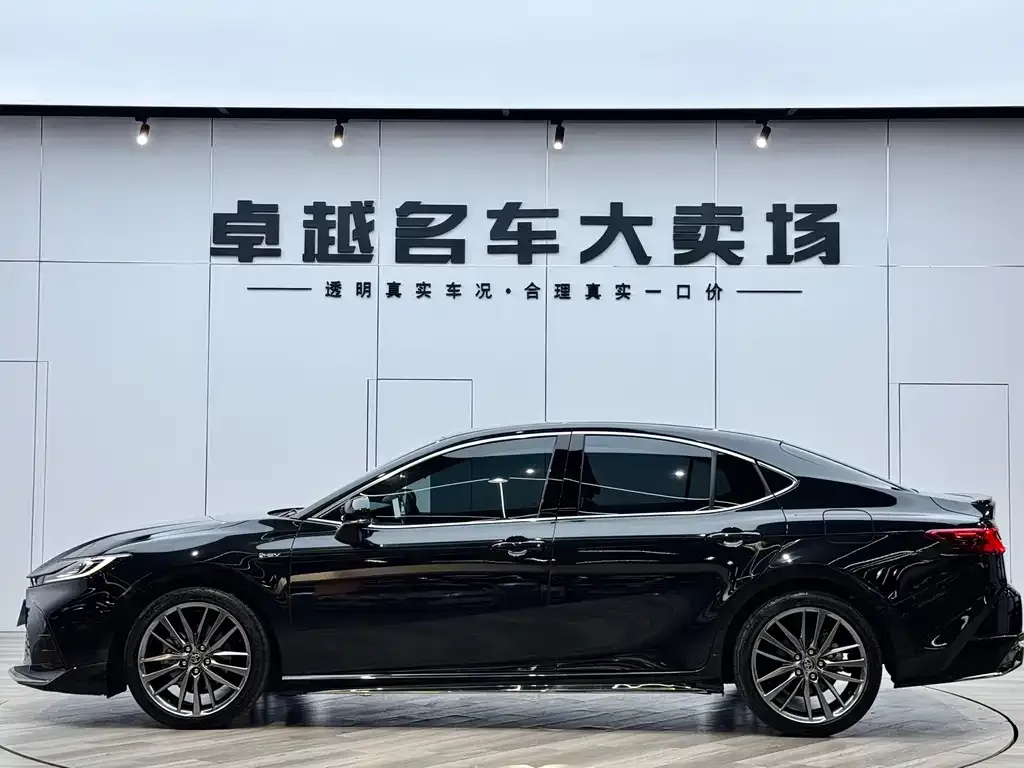 Toyota Camry — фото 6