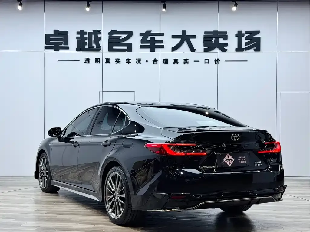 Toyota Camry — фото 7