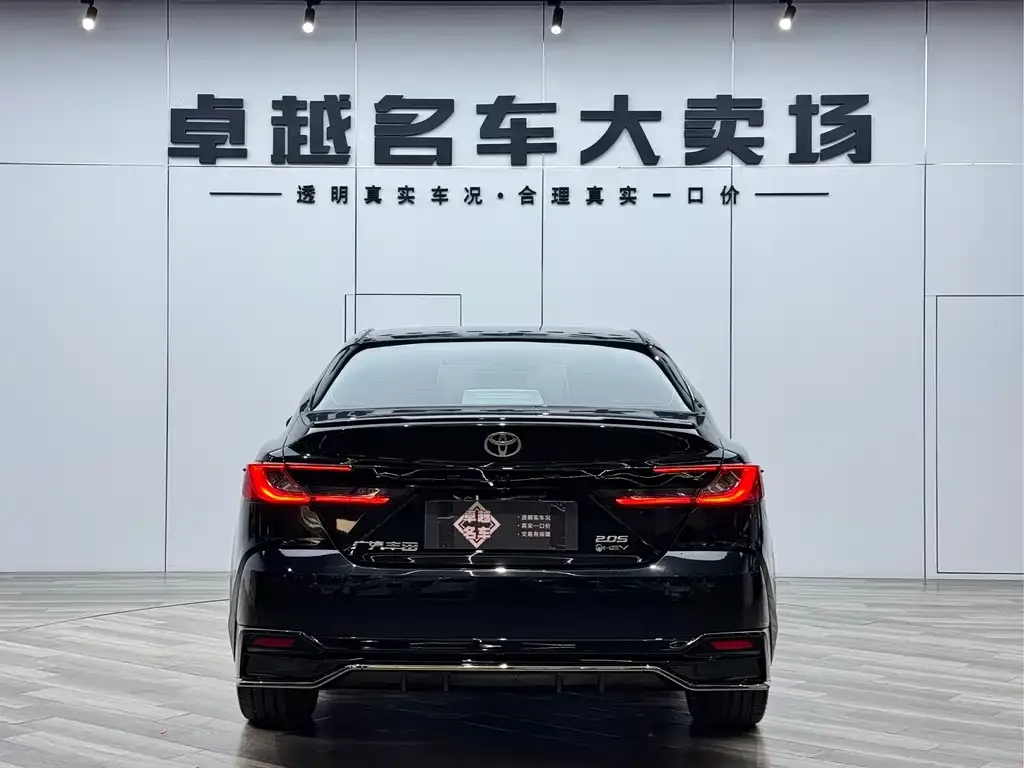Toyota Camry — фото 3
