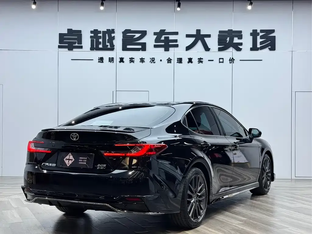 Toyota Camry — фото 5