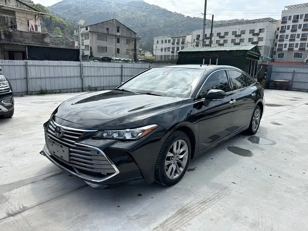 Toyota Avalon — фото 1