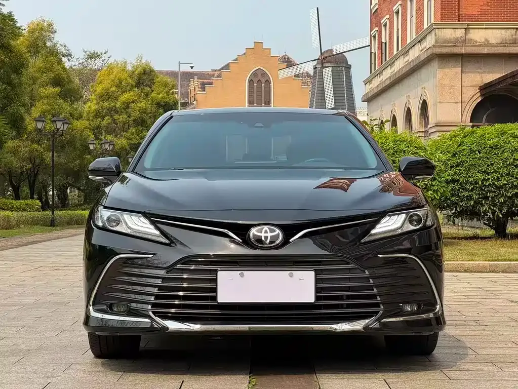Toyota Camry — фото 8