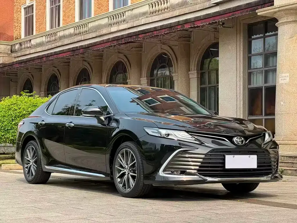 Toyota Camry — фото 10