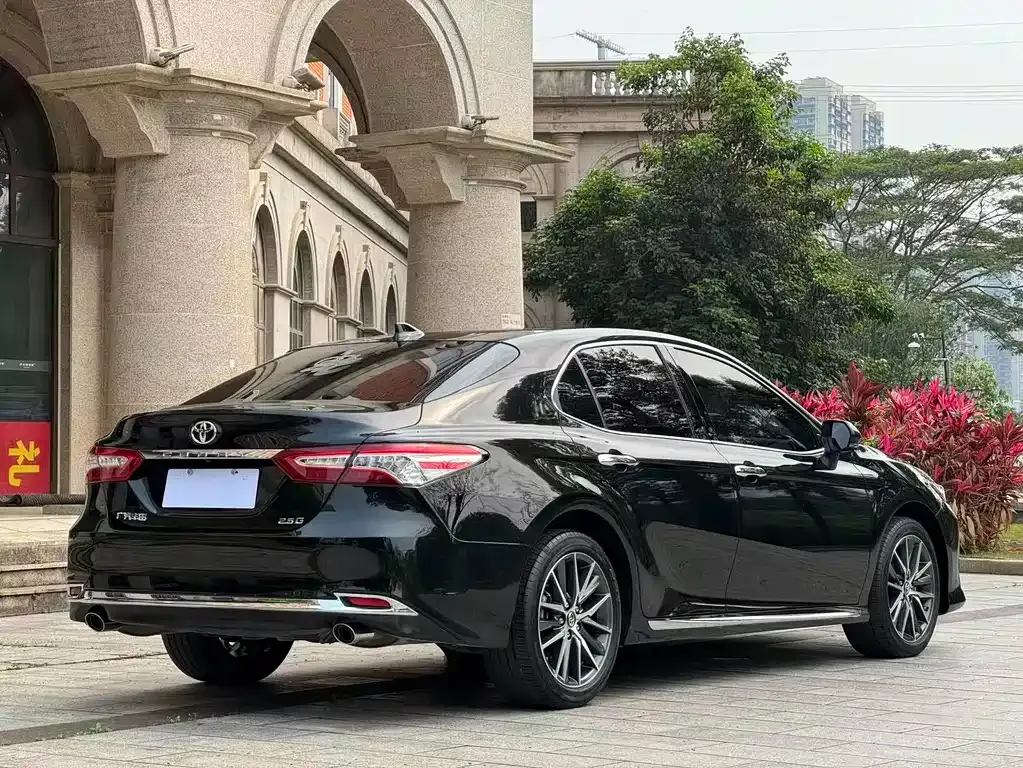 Toyota Camry — фото 7