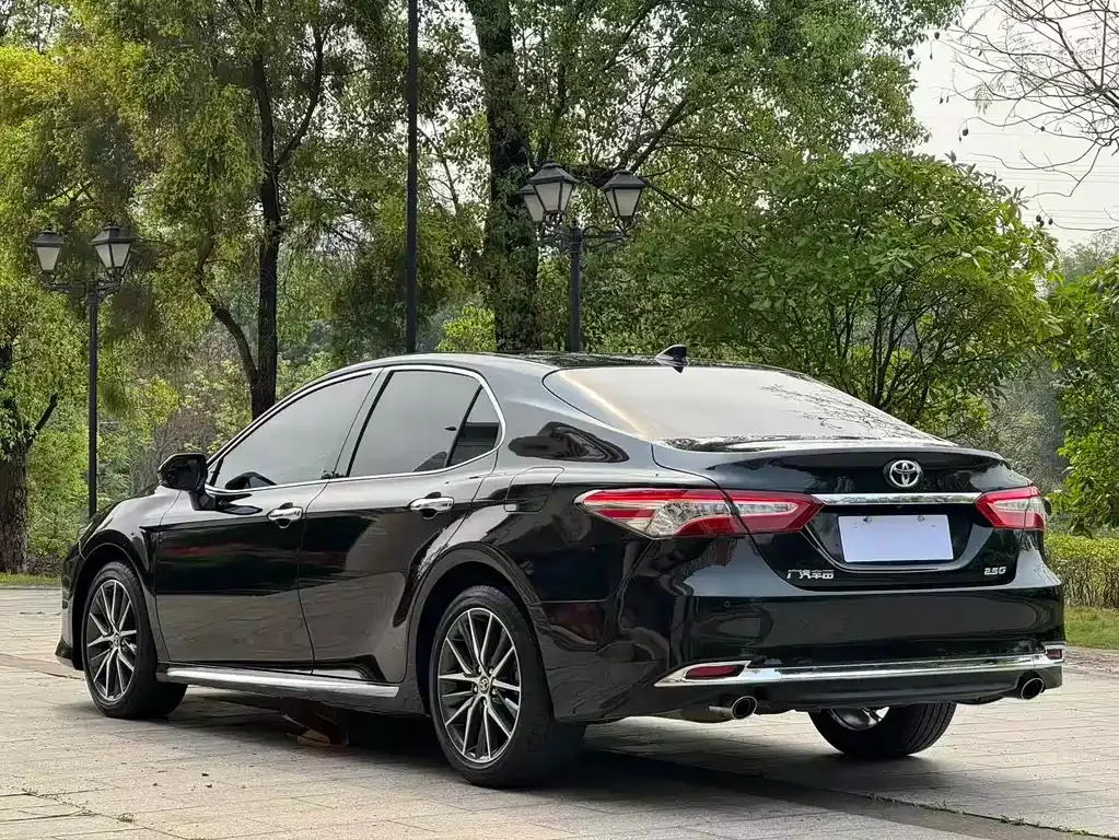 Toyota Camry — фото 9