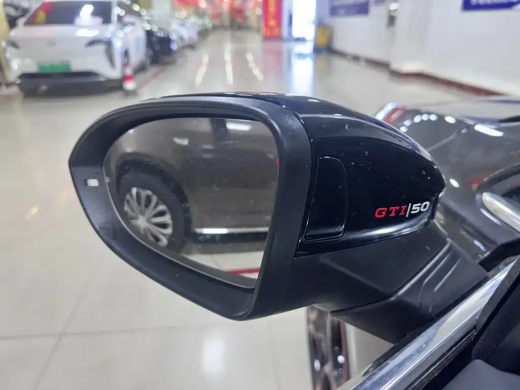 Volkswagen Golf GTI — фото 6