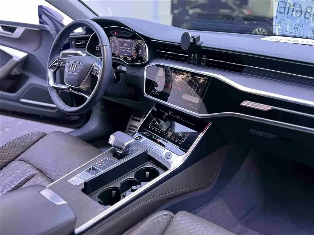 Audi A7L — фото 8