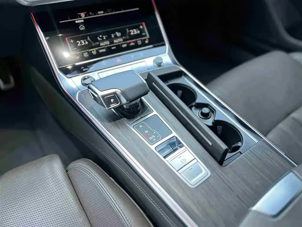 Audi A7L — фото 10