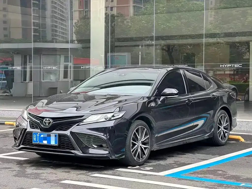 Toyota Camry — фото 5