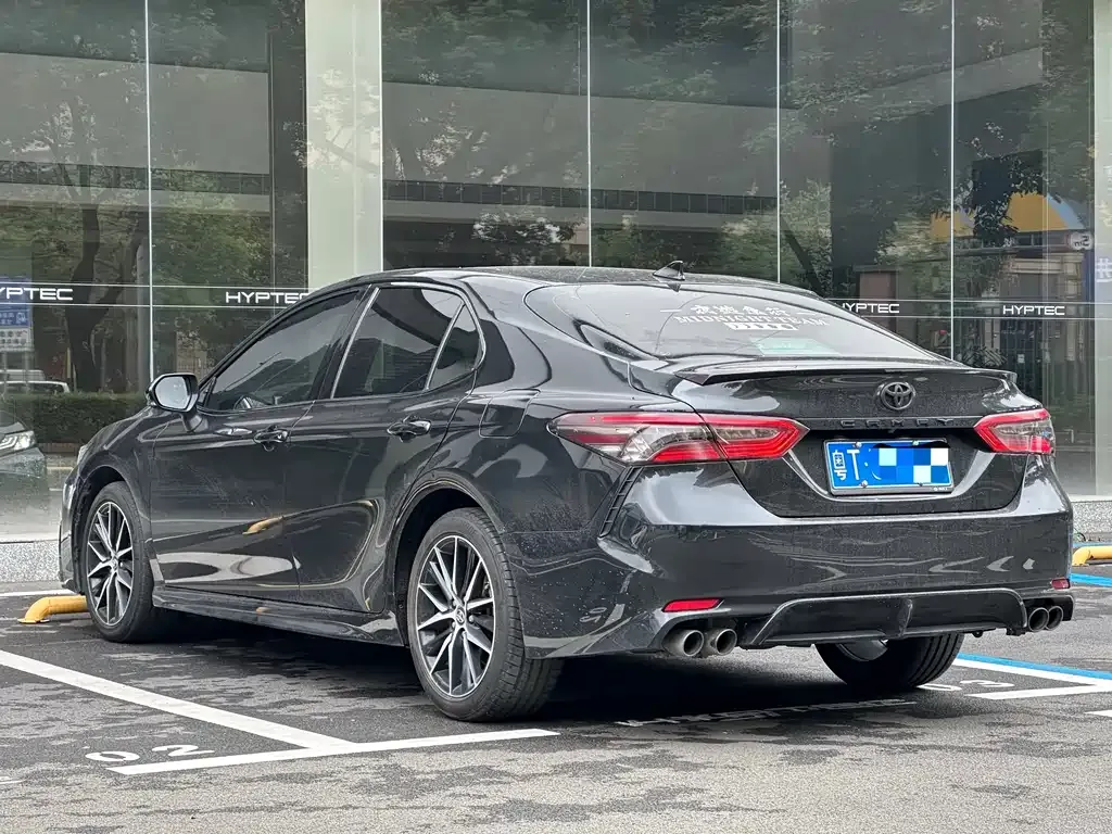 Toyota Camry — фото 7