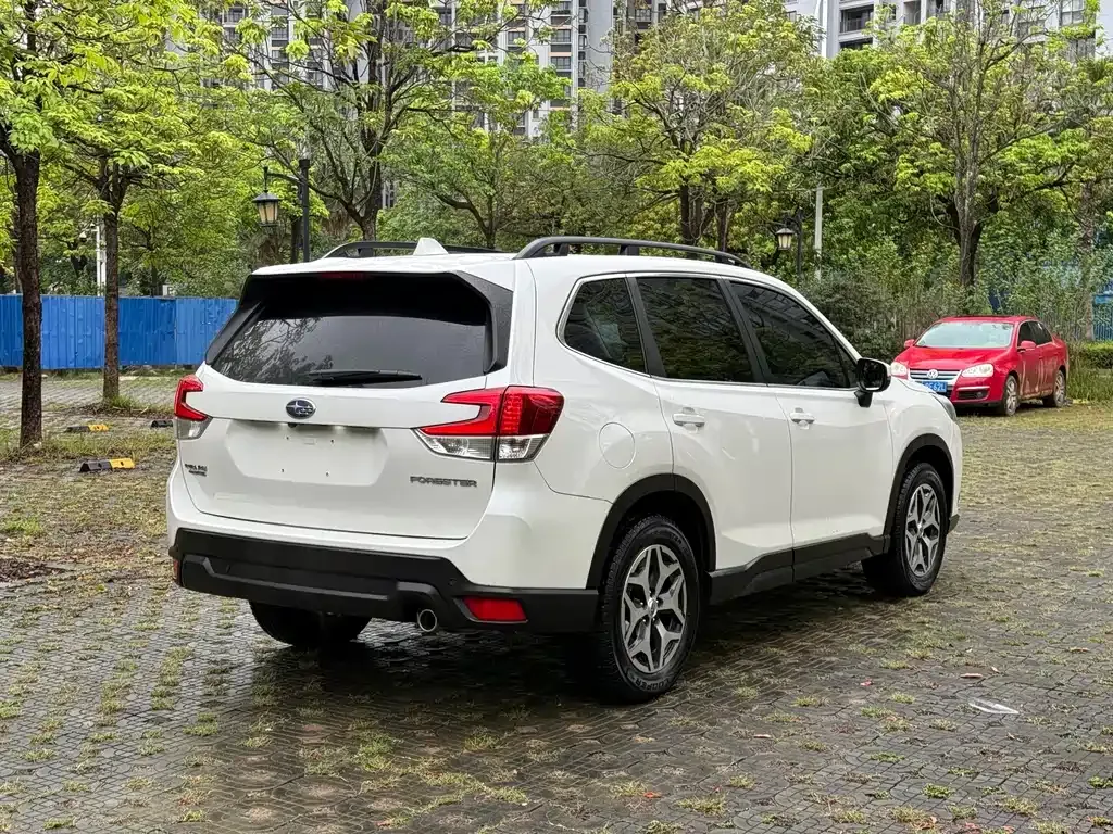 Subaru Forester — фото 10