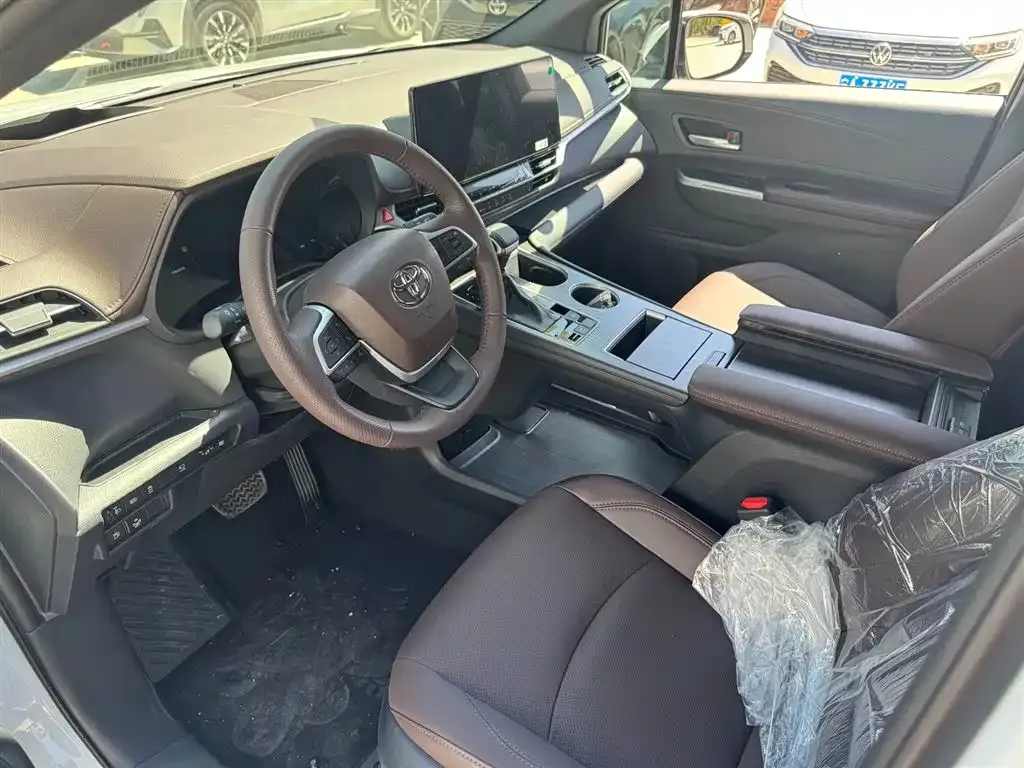 Toyota Granvia — фото 10
