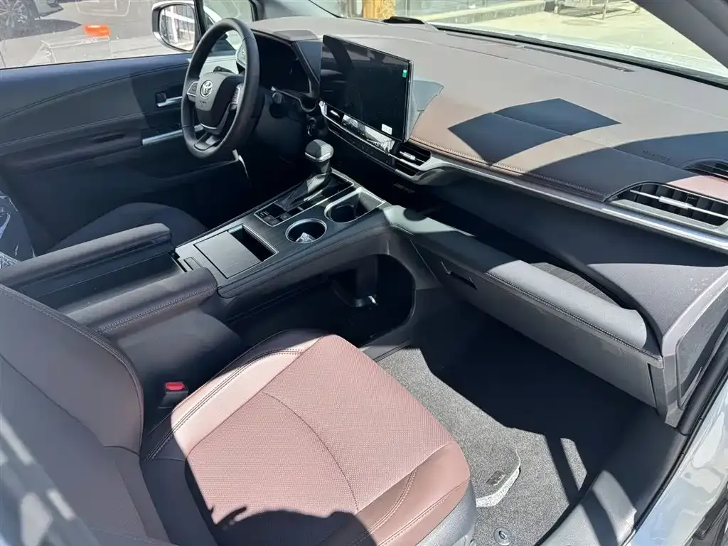 Toyota Granvia — фото 7