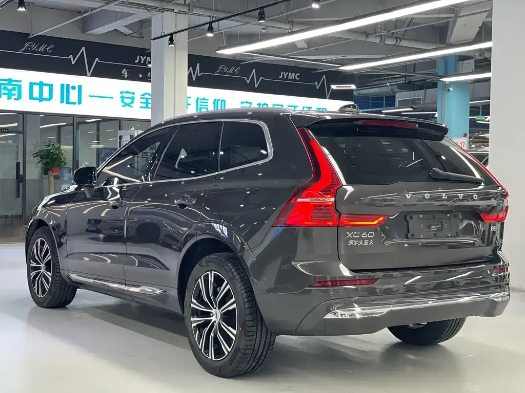 Volvo XC60 — фото 10