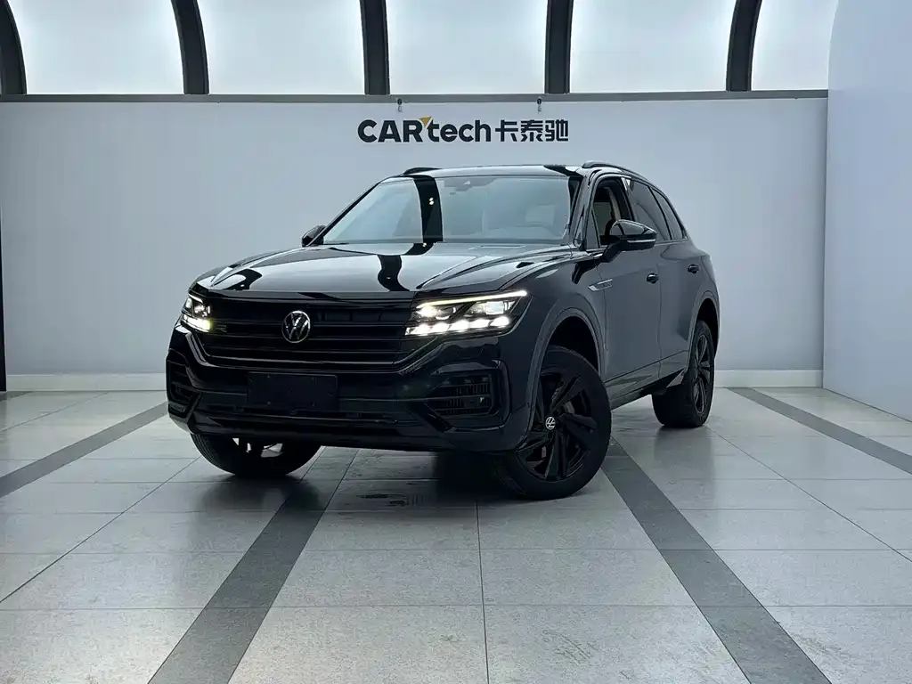 Volkswagen Touareg — фото 1