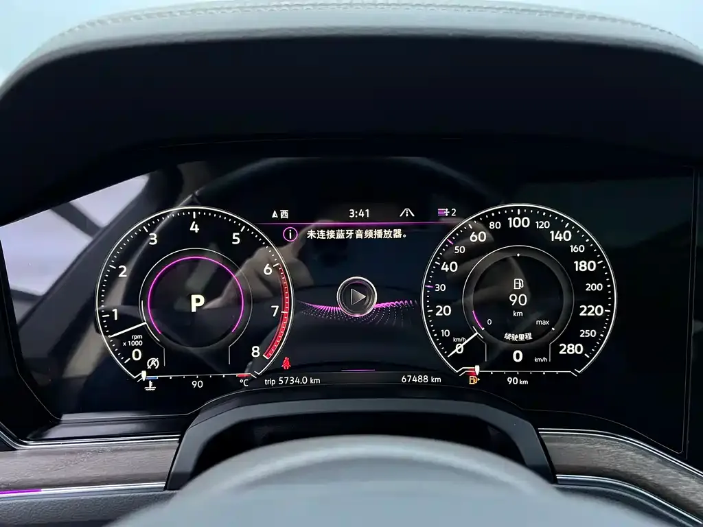 Volkswagen Touareg — фото 9