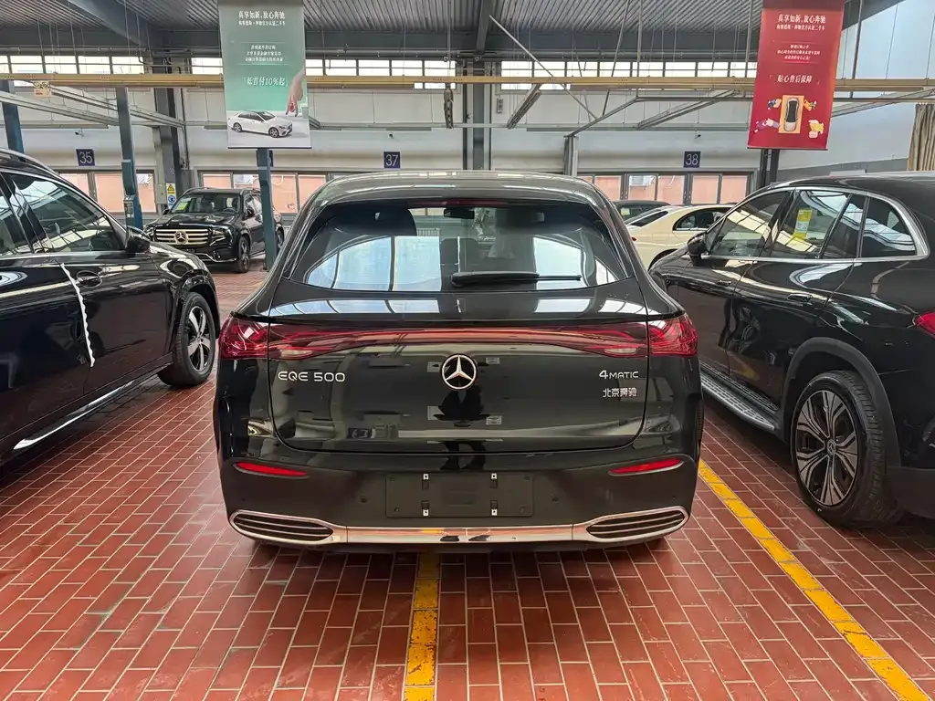 Mercedes-Benz EQE SUV — фото 3
