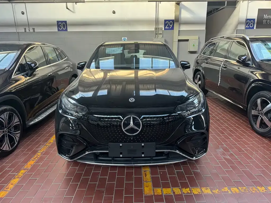 Mercedes-Benz EQE SUV — фото 10